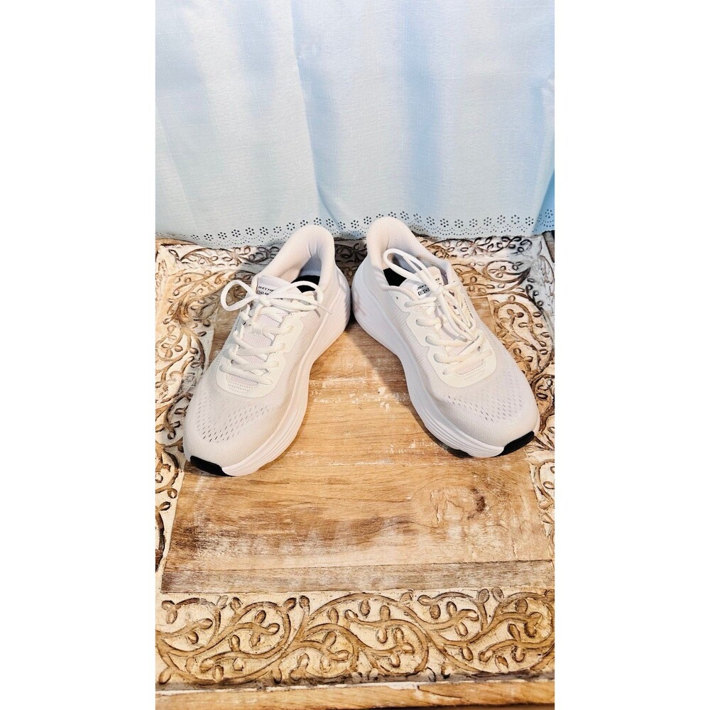 Skechers Slip Ins Size 8.5 NWOT